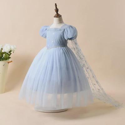 Kurzärmliges Mädchenkleid der Schneeprinzessin mit Netzstoff und Aisha-Umhang