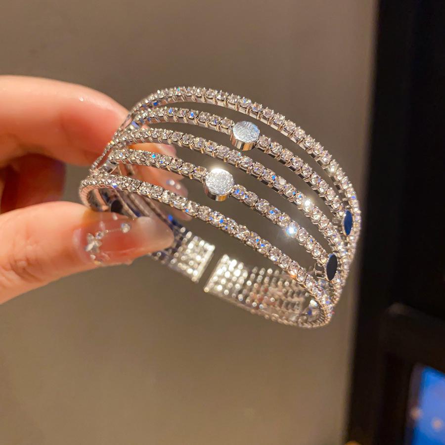 Damska Bransoletka Minimalistyczna Wysokiej Klasy Wklęsła Nieregularna: Europejska i Amerykańska Nisza Zimny Styl Bransoletka