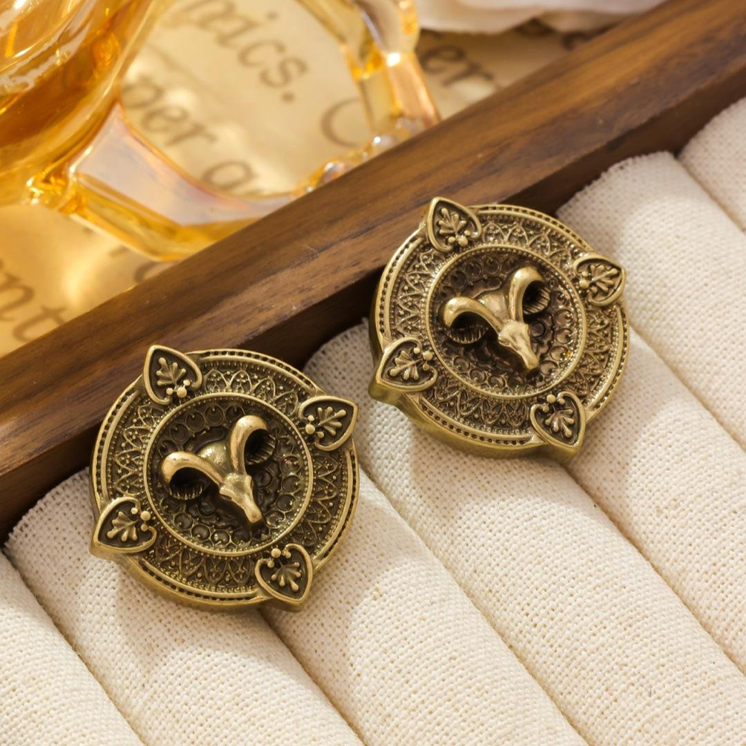 Vintage Electroplated Genuine Gold Three-dimensional Cow Head Niche 925 Silver Needle Earrings