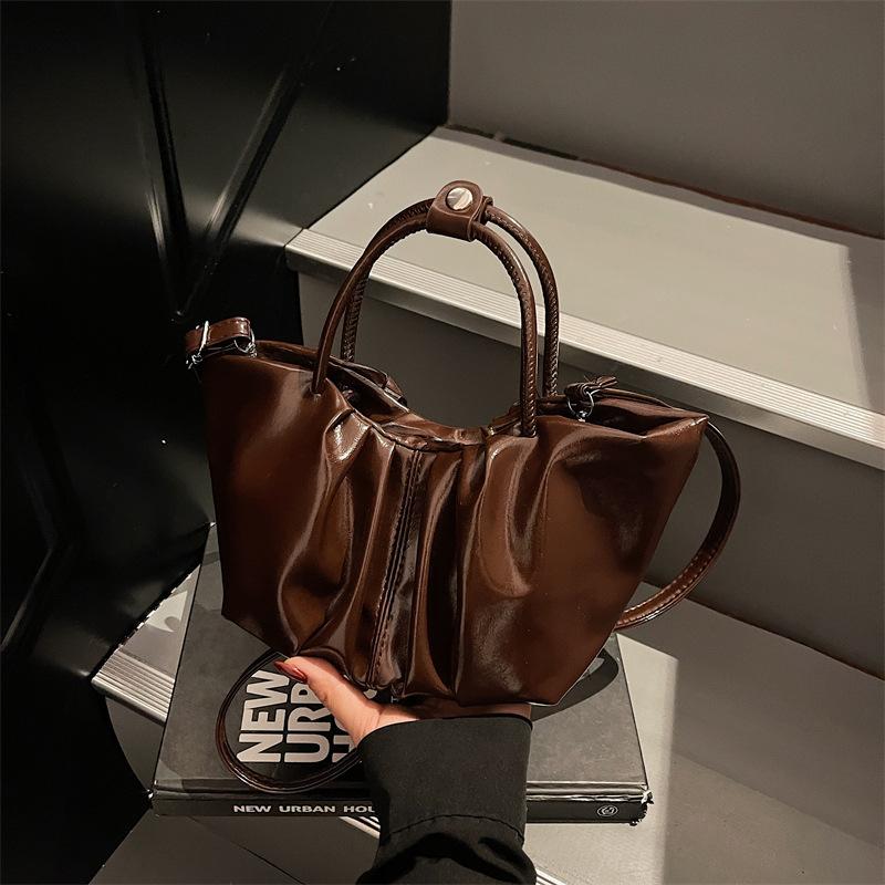 French pleated cloud bag 2025 summer new fashion casual portable vegetable basket texture shoulder messenger bag