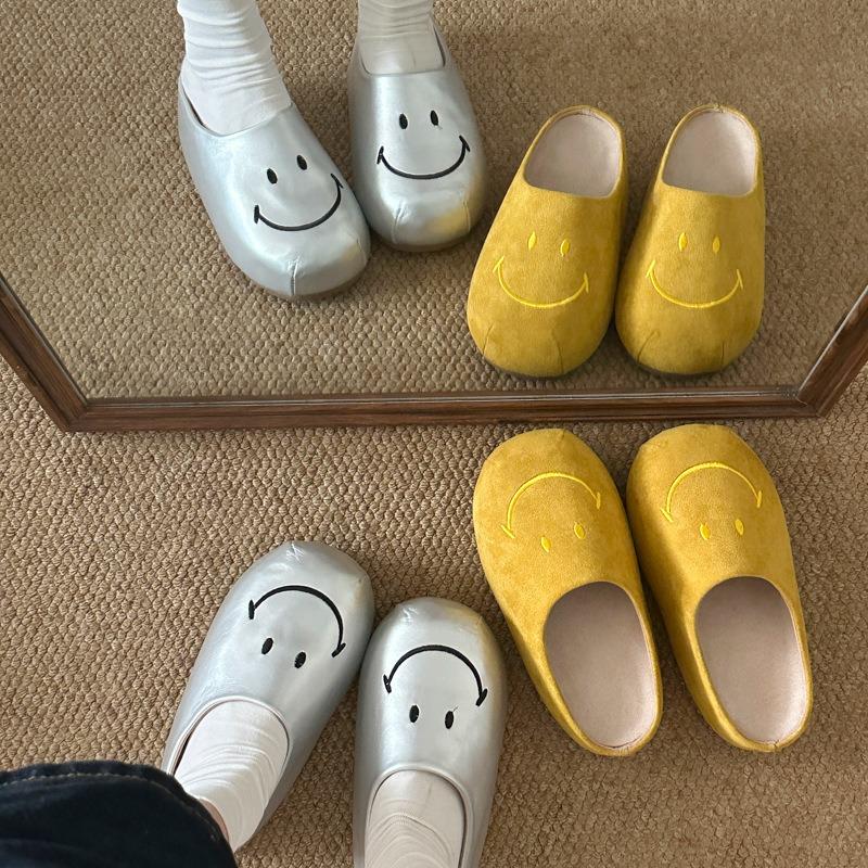 Summer new inner height increase smiley face thick bottom lazy woman wearing retro small bag head slippers