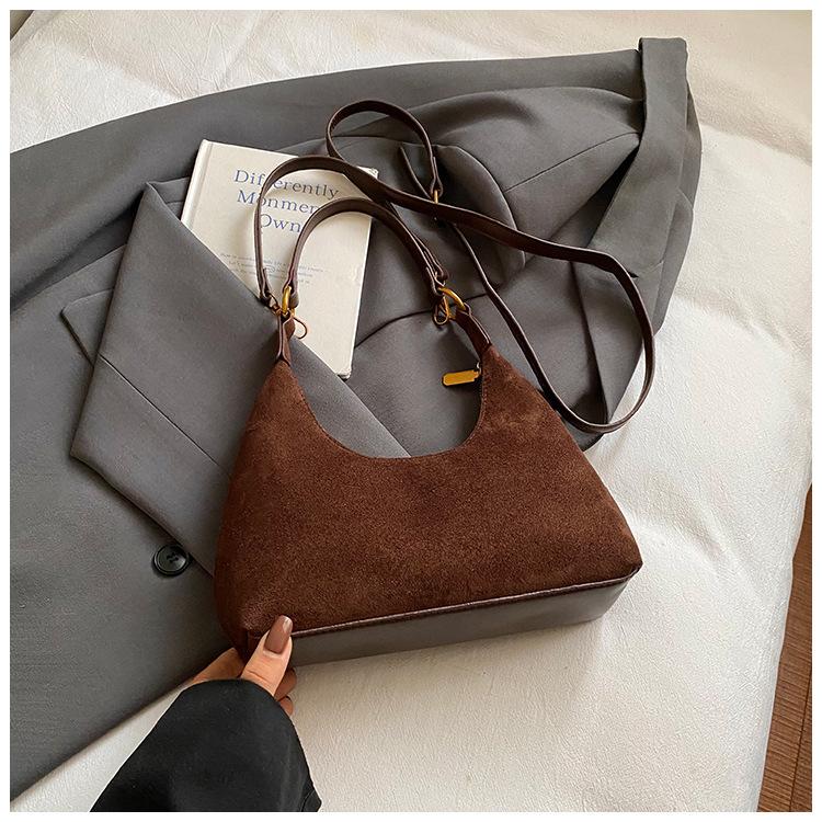 

Повседневная сумка под мышкой 2025 осень новая высококачественная модная сумка-тоут большой вместимости модная и простая сумка на плечо