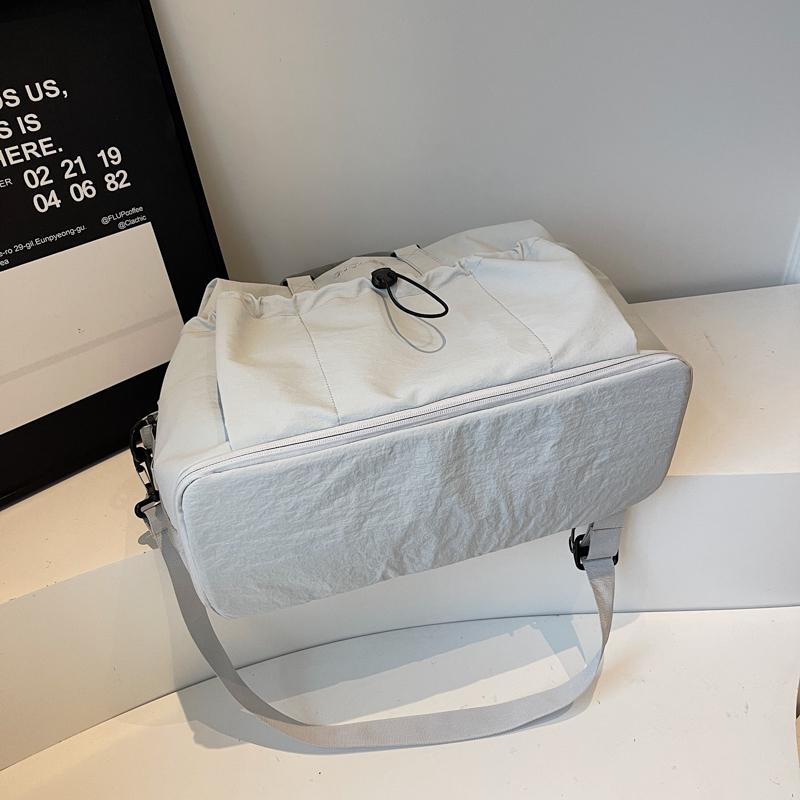 Minimalist Travel Duffel Bag with Front Pocket Large Capacity Weekend Casual Carry On Bag