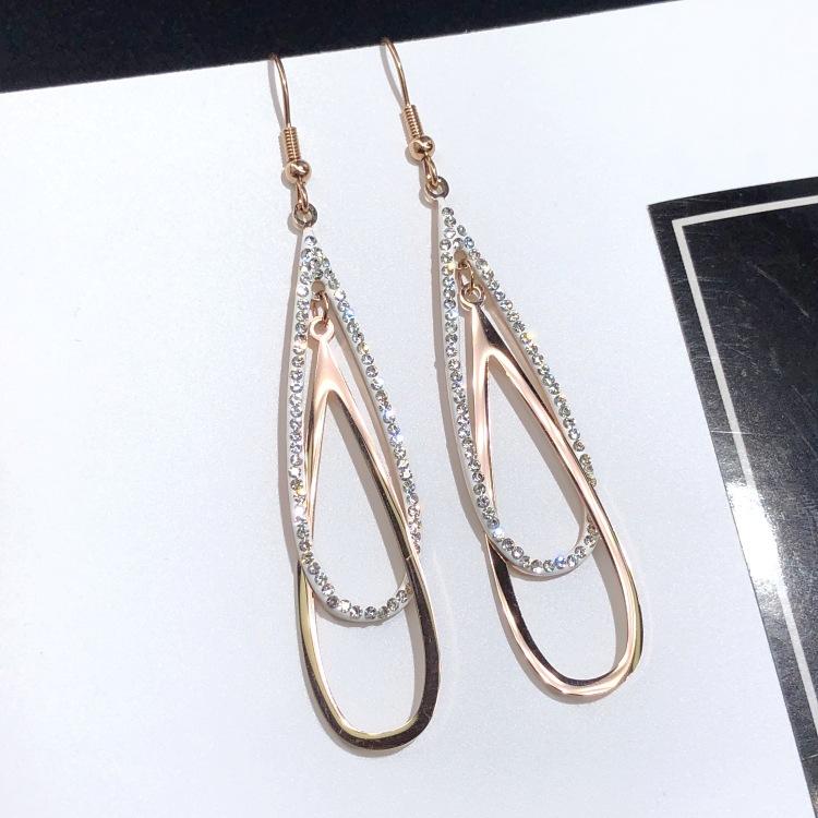 Japanese and Korean 18K Rose Gold Titanium Steel Zircon Stud Earrings, Femininity Simple Four-leaf Clover Black Earrings Internet Celebrity