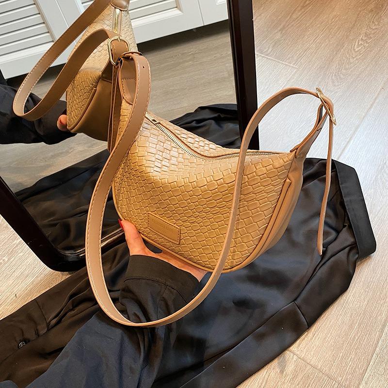 Autumn New Woven Personalized Portable Oblique Straddle Bag Fashionable Versatile Women's Underarm Shoulder Bag