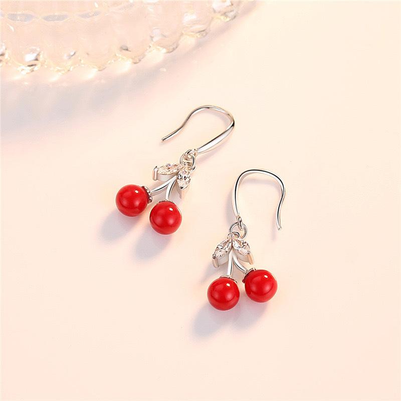 

New Ankara red pearl circle micro-inlaid zircon stud earrings are popular, exquisite and fashionable ear clips, and exquisite earrings without holes.