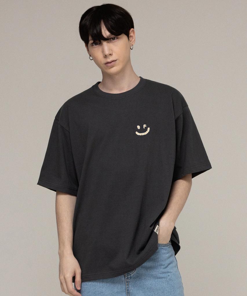 GRAVER [Unisex] Small Multiflower Drawing Smile Short Sleeve T-Shirt_Charcoal