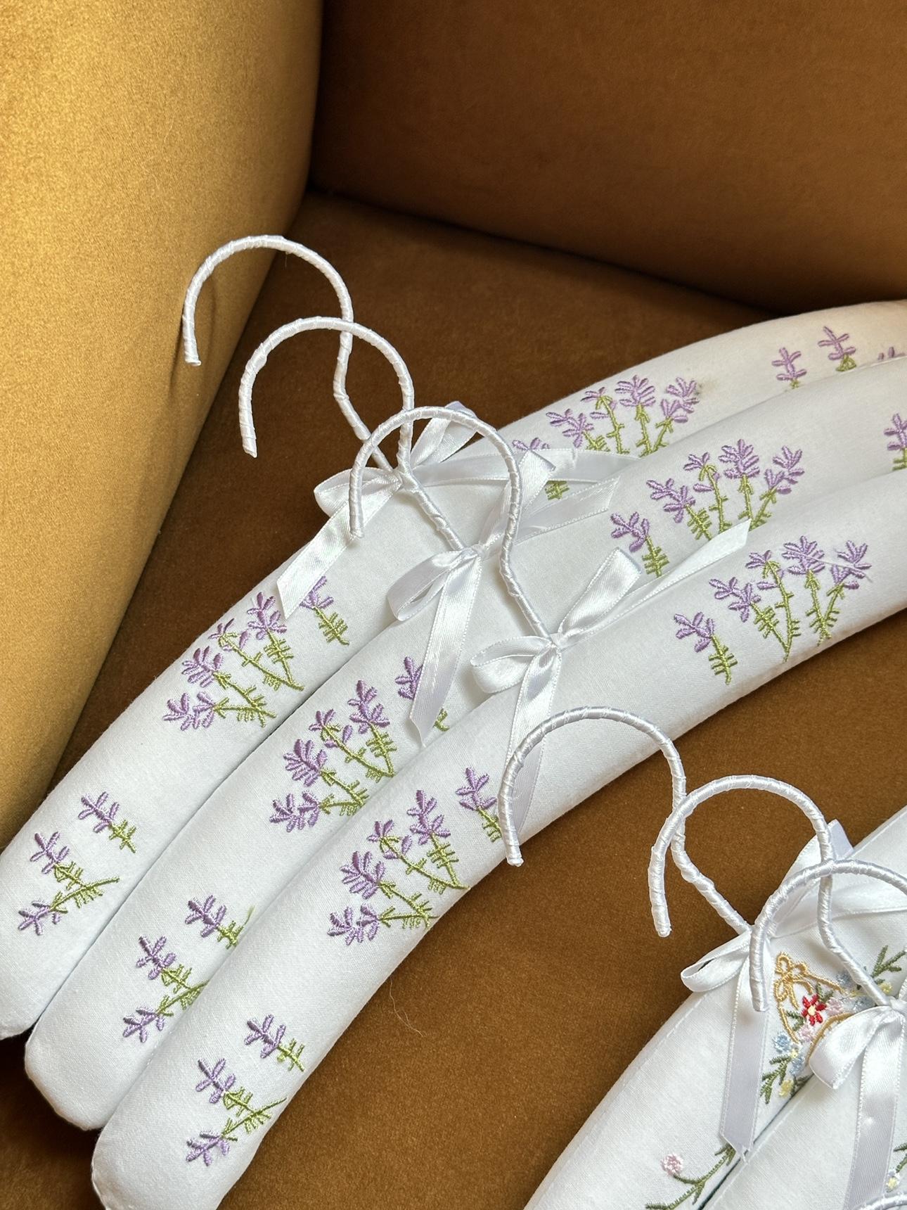 Вешалка для взрослых 39 см с цветочной вышивкой и бантом в европейском стиле кружевная простая современная подходит для хранения в шкафу для дома 1 шт 1pc 1769₽