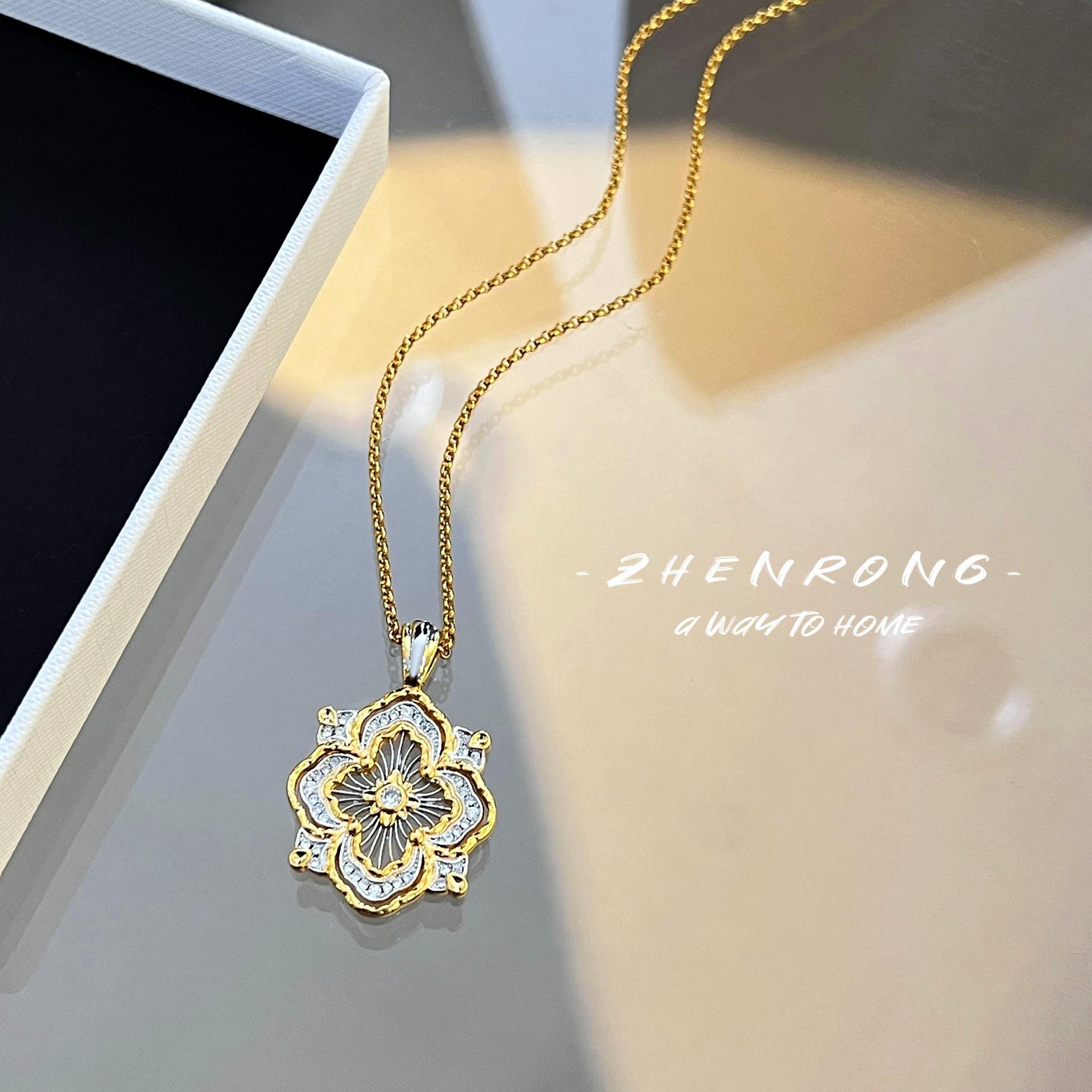 Italian Retro Court Style Two-Color Gold Clover Pendant, Woven Carved Gold Hollow Lace Opera Necklace Female