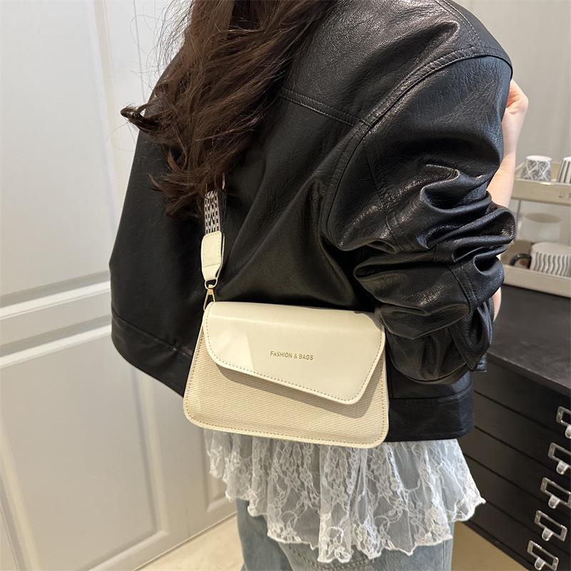 Premium Wide Shoulder Strap Small Square Bag Women's New Fashion Versatile Shoulder Bag Simple Commuter Messenger Bag Bags