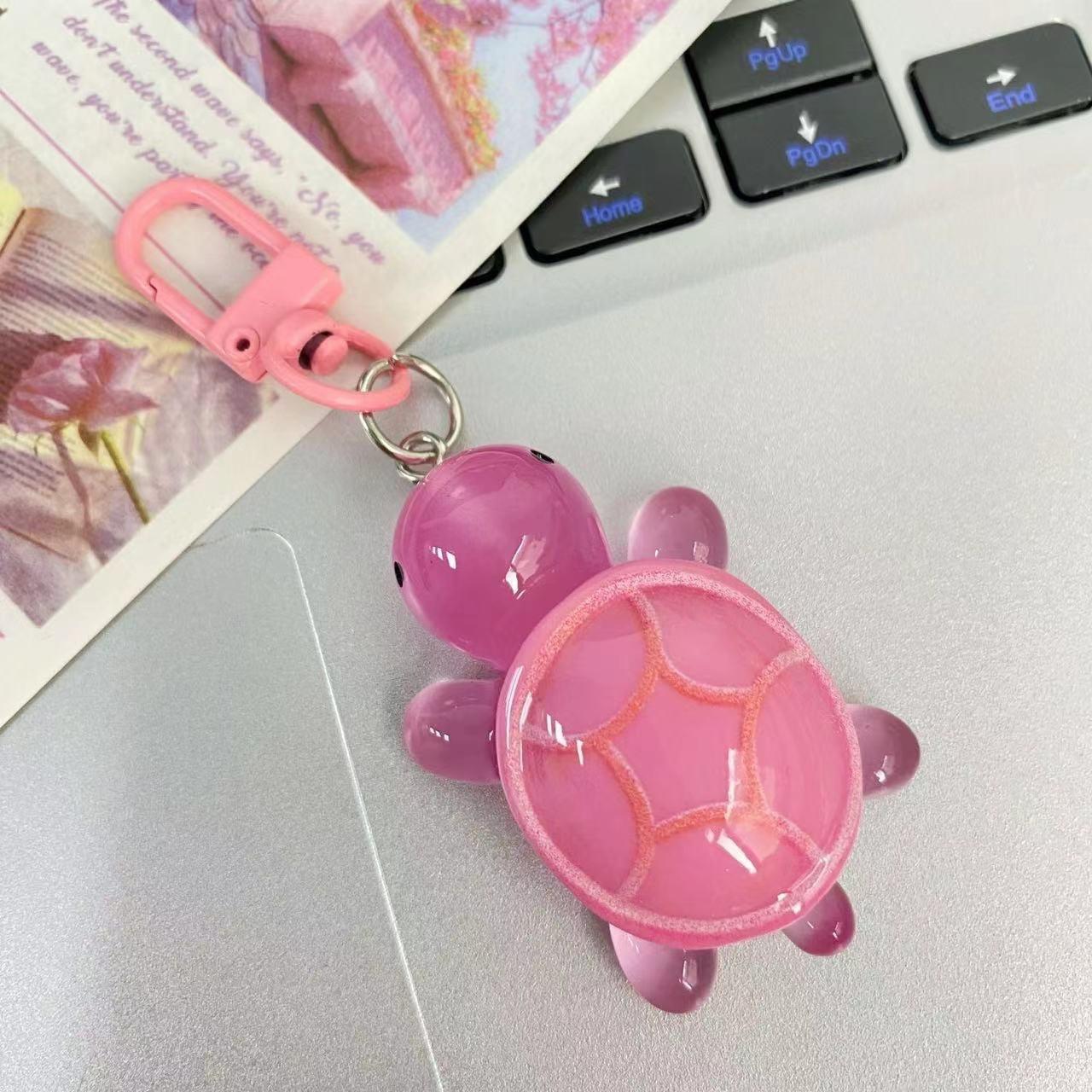 

Cartoon Luminous Colored Turtle Pendant Keychain Resin Glow-in-the-dark Color Turtle Keyring Backpack Hangings Decoration Gifts 5PCS&about 4.6x2x3cm Яскраво-рожевий