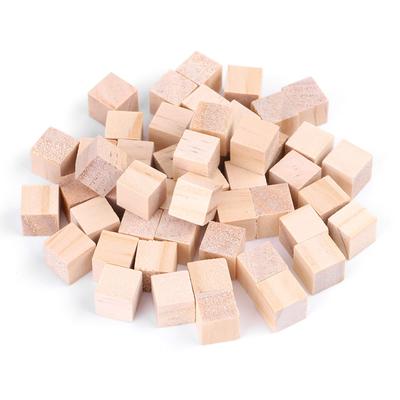 Natürliche quadratische Holzklötze Holzwürfel für DIY-Bastelarbeiten Handgefertigte Holzarbeiten Kinderspielzeug Heimdeko