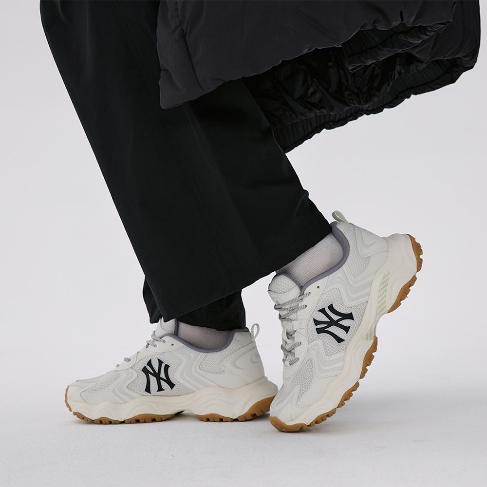 MLB New York Yankees Textile, Synthetic Leather Breathable Lightweight Height Increasing Low top Chunky Sneakers Unisex 3ASHC055N-50IVS