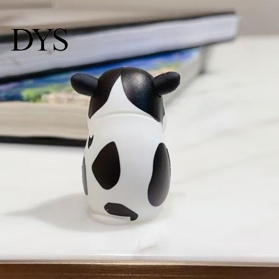 Durable Pvc Car Decor Cute Straw Hat Cow Ornament, Creative Desktop Figurine Anti Slip Console with Hat, Cartoon Dashboard Decor, Interior Decoration