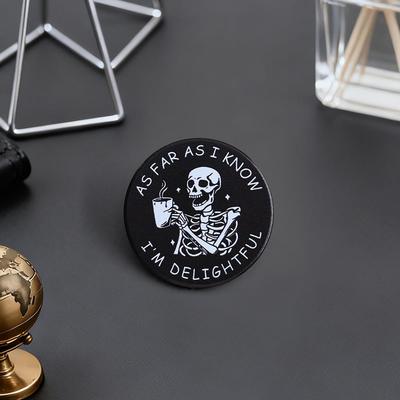 Totenkopf Brosche: Kreativer Kaffee-Trink-Anstecker für Taschen, Kleidung & Hüte