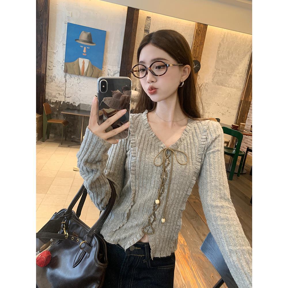 Sweet and Spicy Slim Long-sleeved Knitted Cardigan for Women Early Autumn New Strap Design Slimming Short V-neck Long-sleeved Top