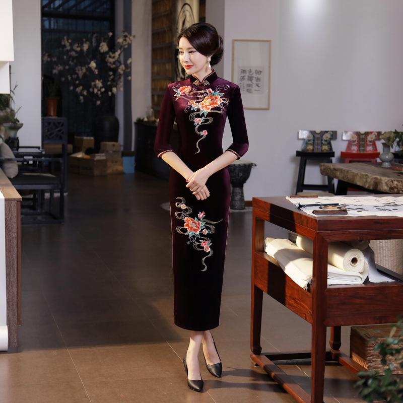 A long autumn and winter velvet cheongsam improved daily banquet large size performance clothes women's clothing Chinese style