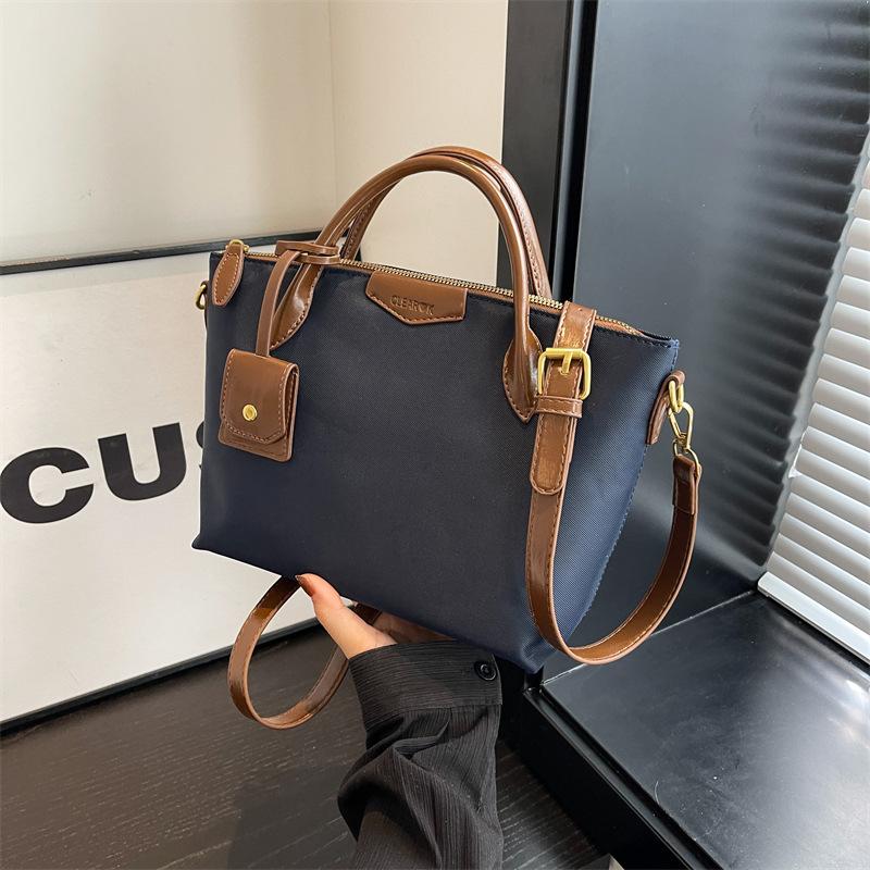 

Large capacity bag women s 2024 Korean version shoulder bag commuter bag student class bag Oxford cloth versatile tote bag темно-синього кольору