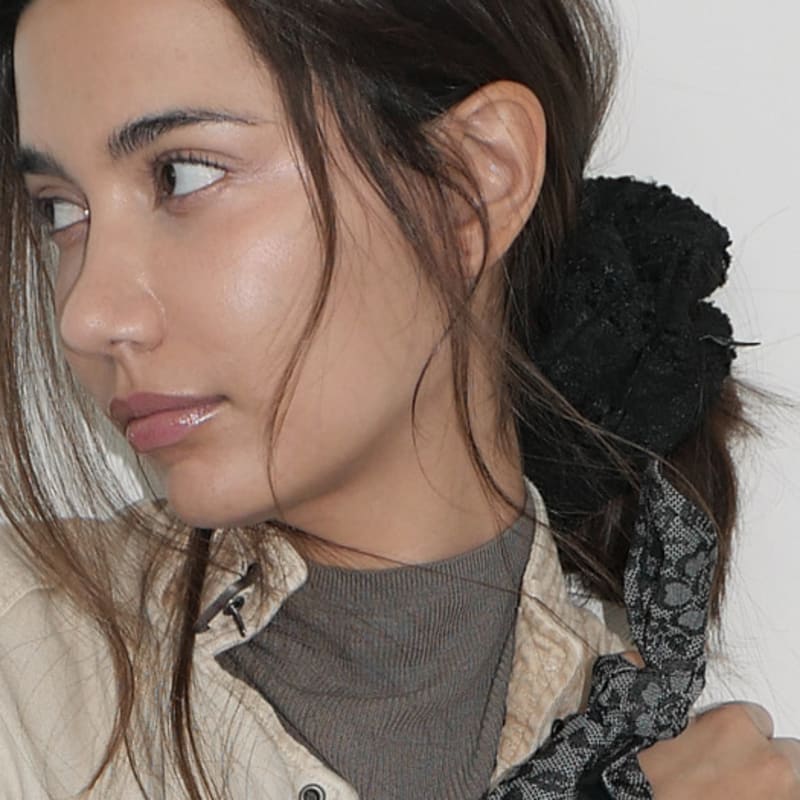 

для резинки-скранчи из блестящего трикотажа_Большая_Черная Free