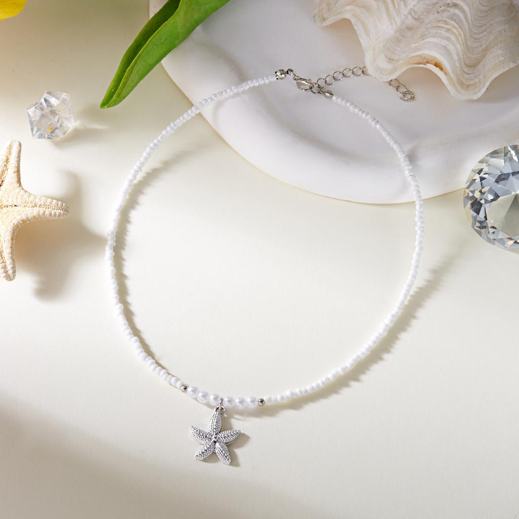 Boho Summer Beach White Beaded Necklace for Women Minimalist Silver Color Starfish Pendant Choker Perfect Vacation Jewelry Gift