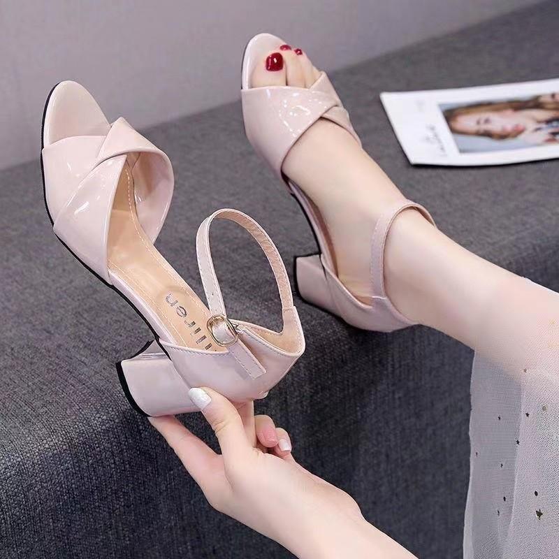 Letní Nové Dámské Módní Vintage Sandály na Blokovém Podpatku s Jedním Páskem - Měkce Polstrované, Protiskluzové a Plážové Svrchní Oblečení