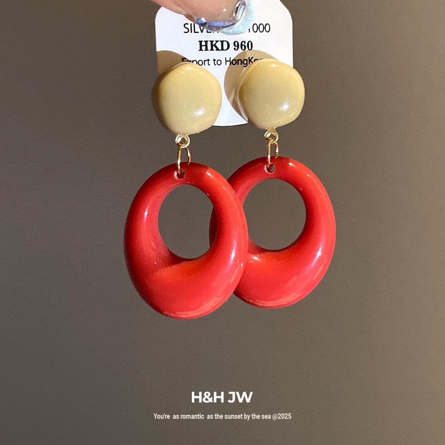 Silver needle resin oval pendant earrings retro Hong Kong style stud earrings female dopamine exaggerated earrings design sense niche