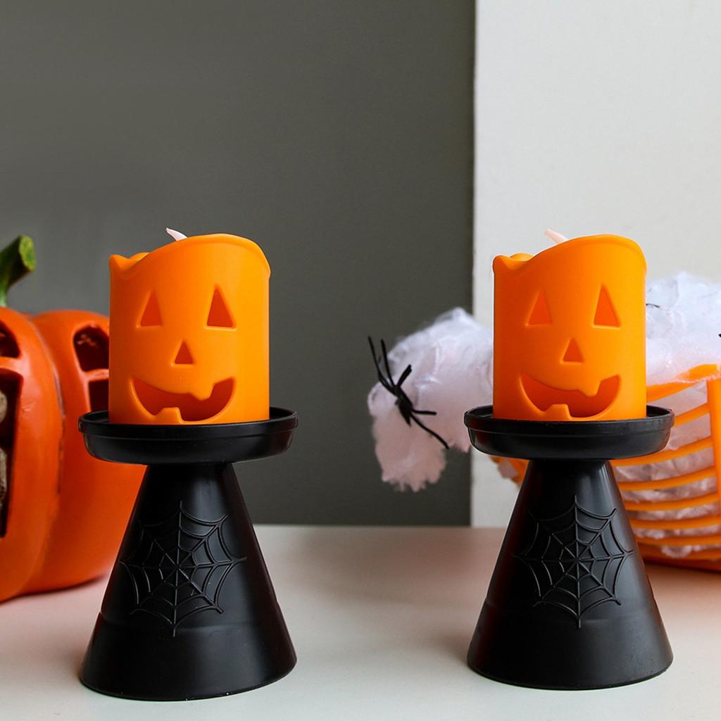 Halloween LED Kerzenlichter mit lustigen Designs und Kürbis mit geheimnisvollen Lichtern verstärken die Atmosphäre. Festliche Dekorationsartikel