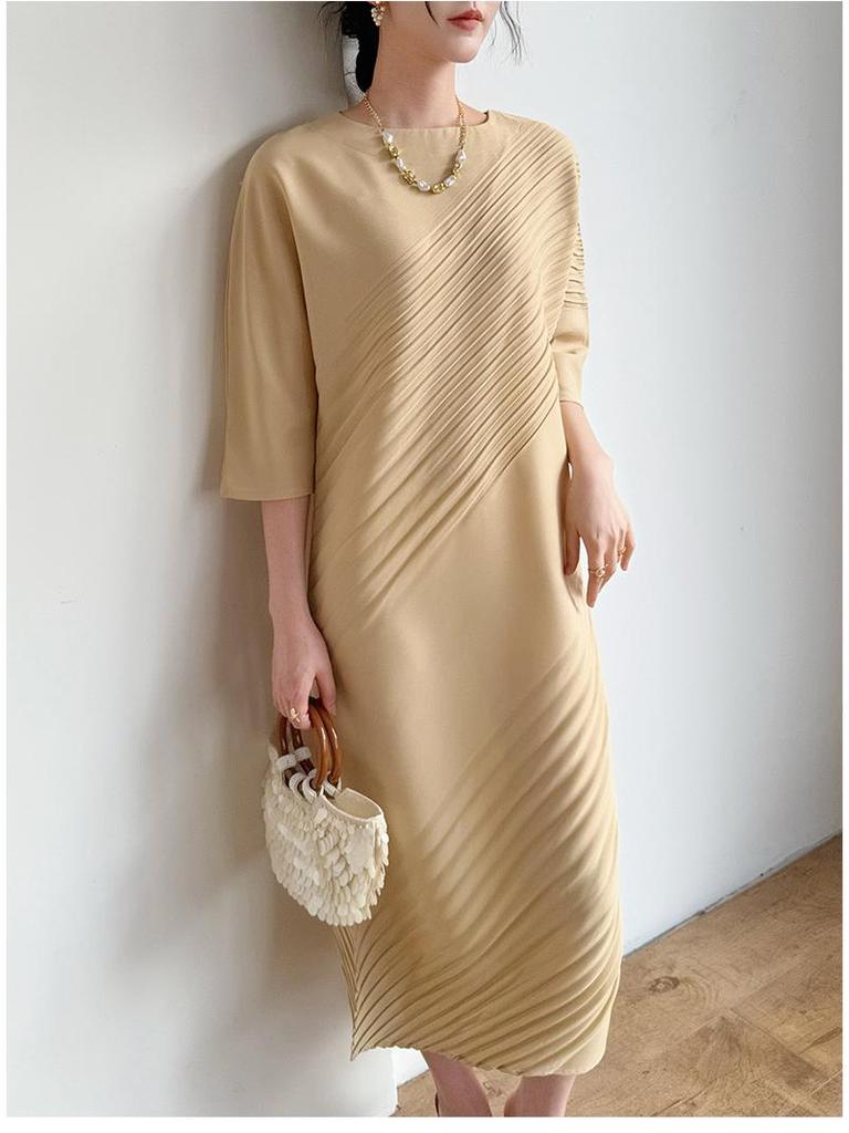 Original Design High-End Pleated Plus Size Loose Casual Dress - Light Luxury, New Spring Arrival