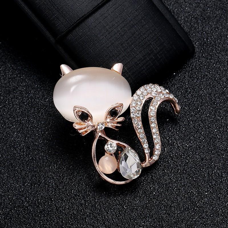 New Alloy Brooch High-end Sense Niche Women Spot High-end Pin Coat Suit High-end Versatile Corsage