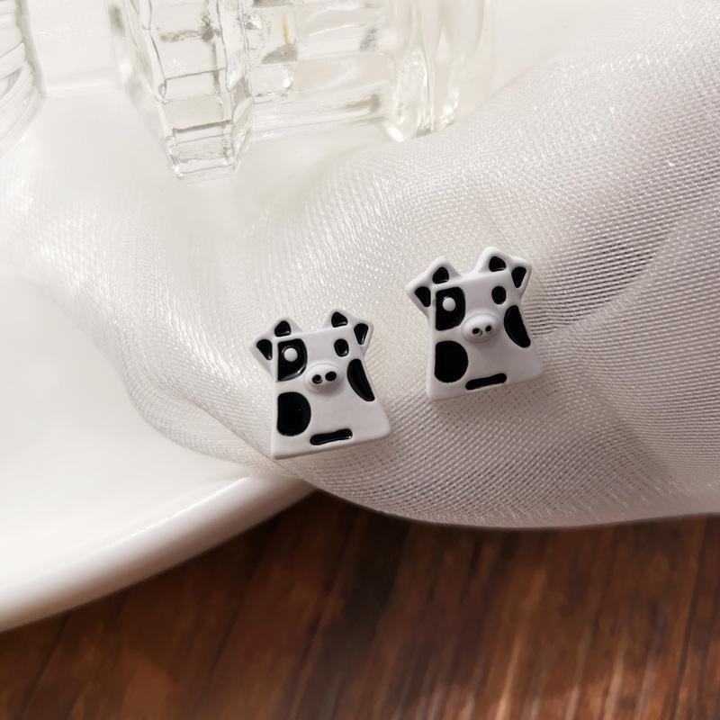 2024 Trend: Cute Cow Stud Earrings - Versatile, Simple, Non-Pierced Ear Clips for Women