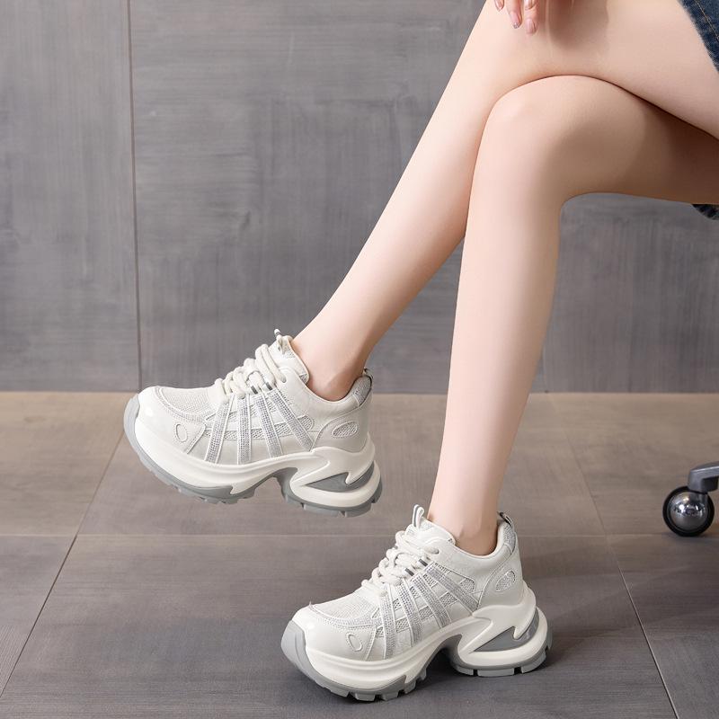 Thick-soled ultra-light dad shoes with skirts 2025 popular, small people show height, and women's shoes increase in height within sports. The foreign