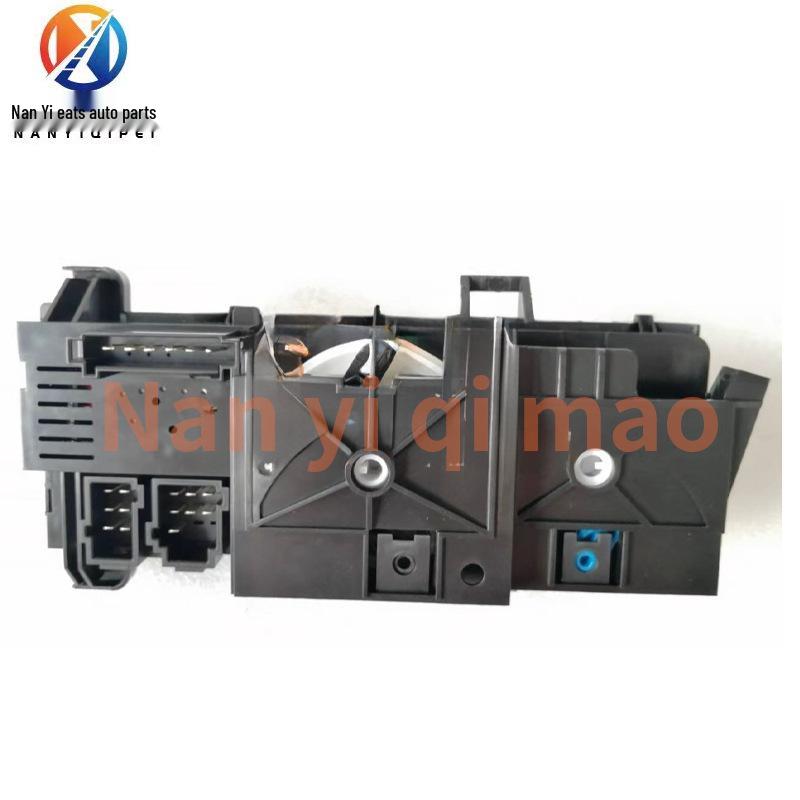 Air Conditioning Heater Switch 9438200026 Controller for Mercedes-Benz Trucks
