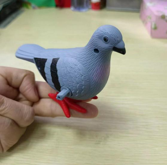 

Wind-up Bouncing Pigeon Toy - Clockwork Small Animal Trinket for Children