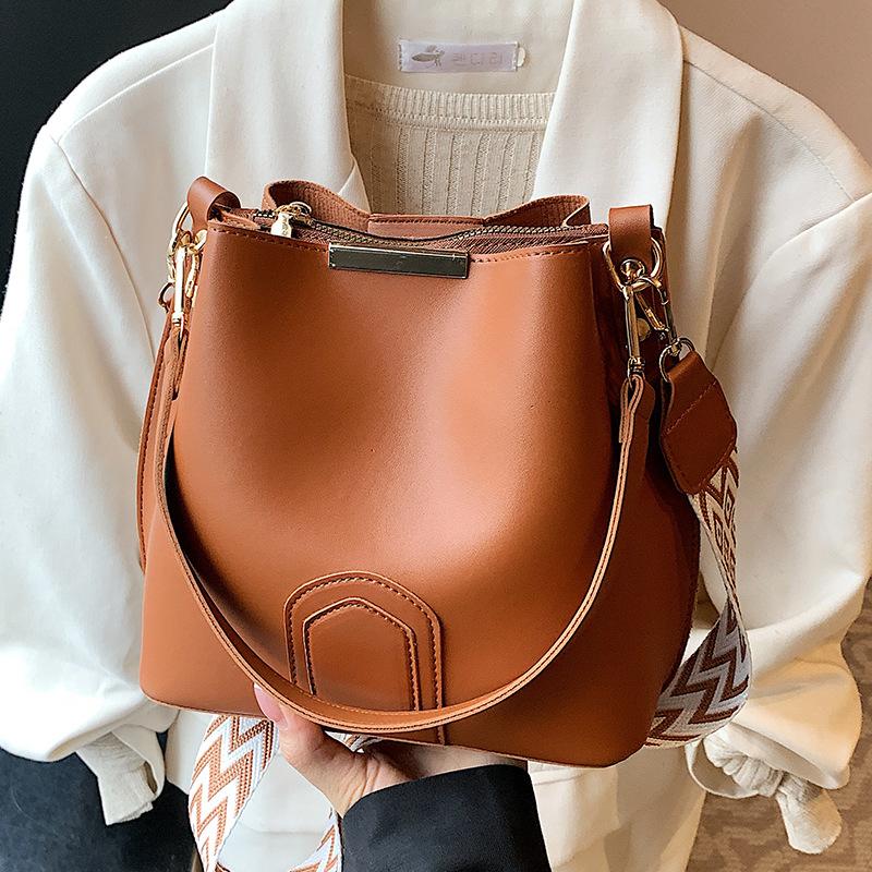 Premium bag women's bag 2025 popular new trendy fashion versatile bucket bag wide shoulder strap messenger bag