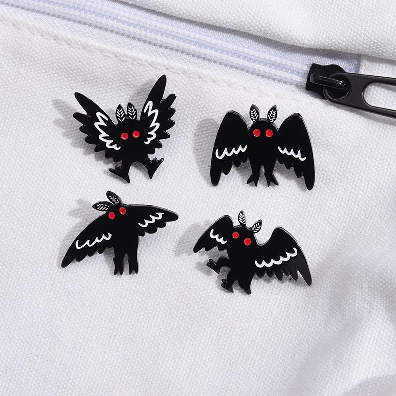 Creative Halloween Bat-Shaped Cartoon Metal Brooch Ornament