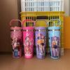 Vaso de agua de personaje de anime K-Pop Cazadores de demonios Gran capacidad Portátil para exteriores Cuerda Botella para beber para niño y niña Regalo