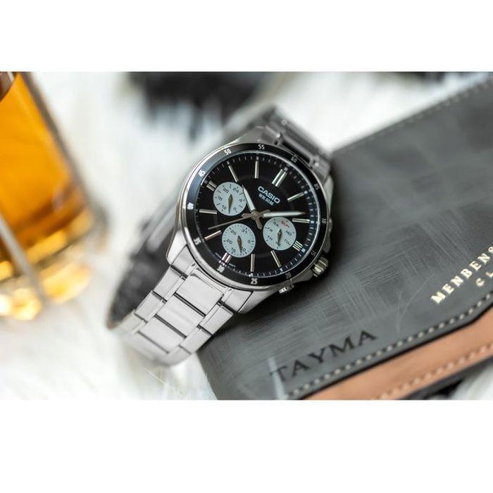 Montre - CASIO - Fond noir avec 3 cadrans - Etanche 50 m - Acier inoxydable - Quartz