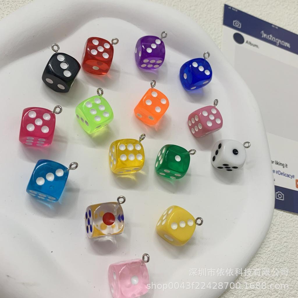 14mm Farbe Transparent Dreidimensional Sieb Würfel Farbe Ohrringe Schlüsselanhänger Anhänger DIY Schmuck Zubehör für den grenzüberschreitenden Handel