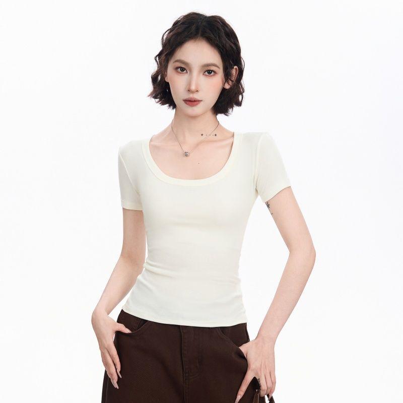 2025 Women's Gray U-Neck Slim Fit T-Shirt: Short-Sleeved, Waist-Cinching, Flattering, with Wide Neckline for Summer.
