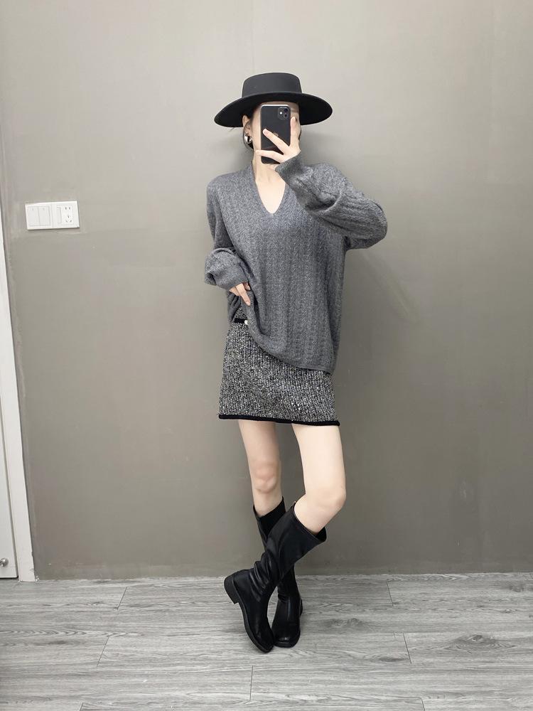 Women's Petite V-Neck Cashmere Sweater - Long Sleeve Knit for Autumn & Winter