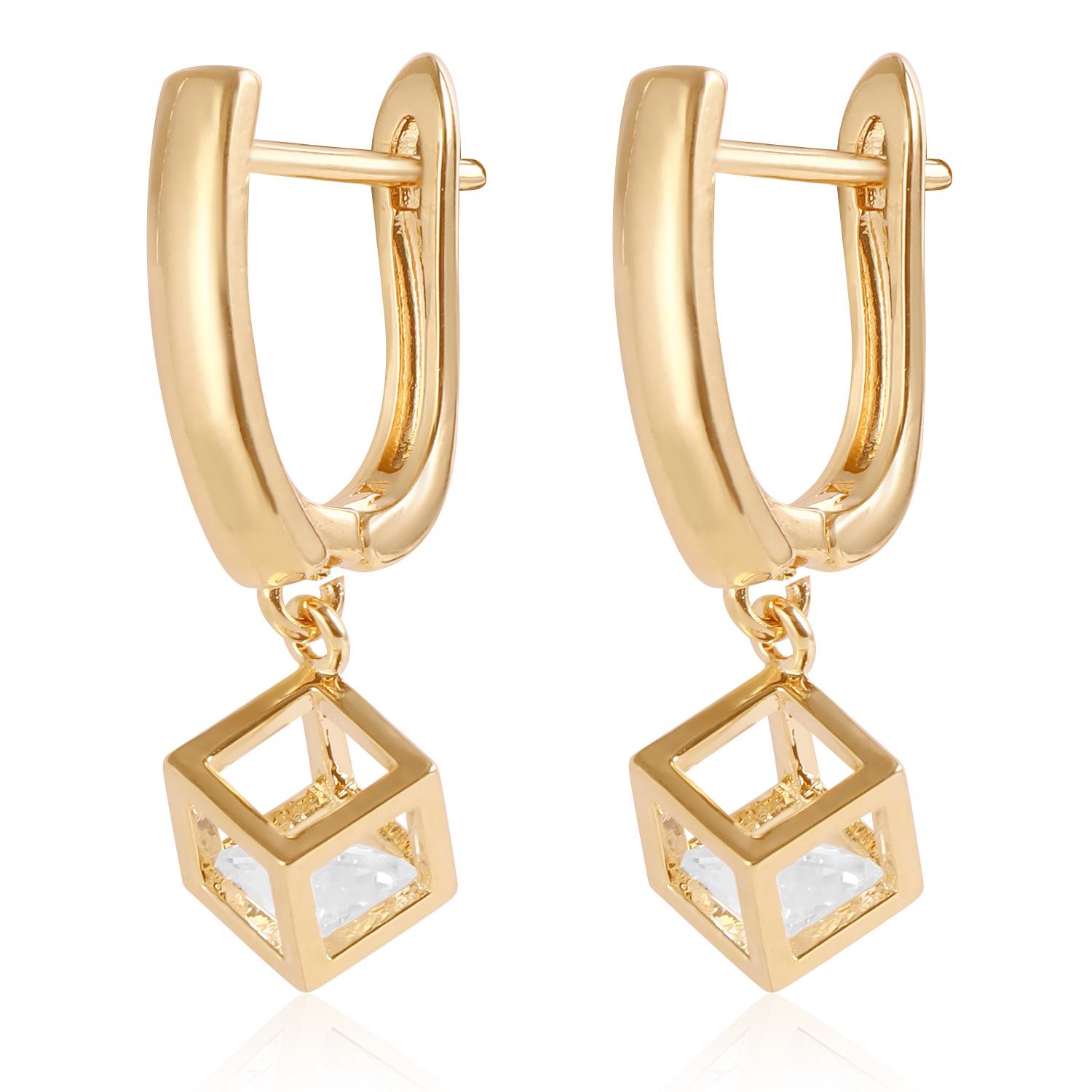 

European and American jewelry, personalized fashion extraordinary geometric square earrings women s ins geometric hollow square ear buckle золотой