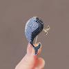 Spilla carina a forma di balena blu, design femminile, spilla di nicchia, spilla di animali marini di alta qualità, accessori per abiti da temperamento