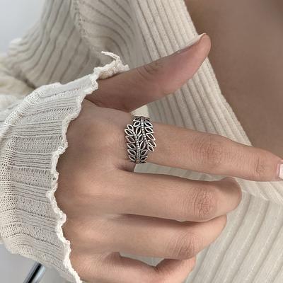 Skeleton Leaf Ring Female Temperament Personality Niche Retro Old Texture Cross Twist Weaving Ring Tide Elegant Simple Women Rings