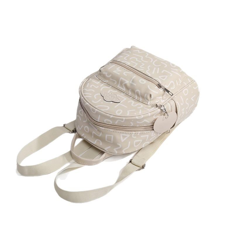 Questo zaino è una borsa da pendolare dal design di nicchia con uno stile leggero e semplice per le uscite.