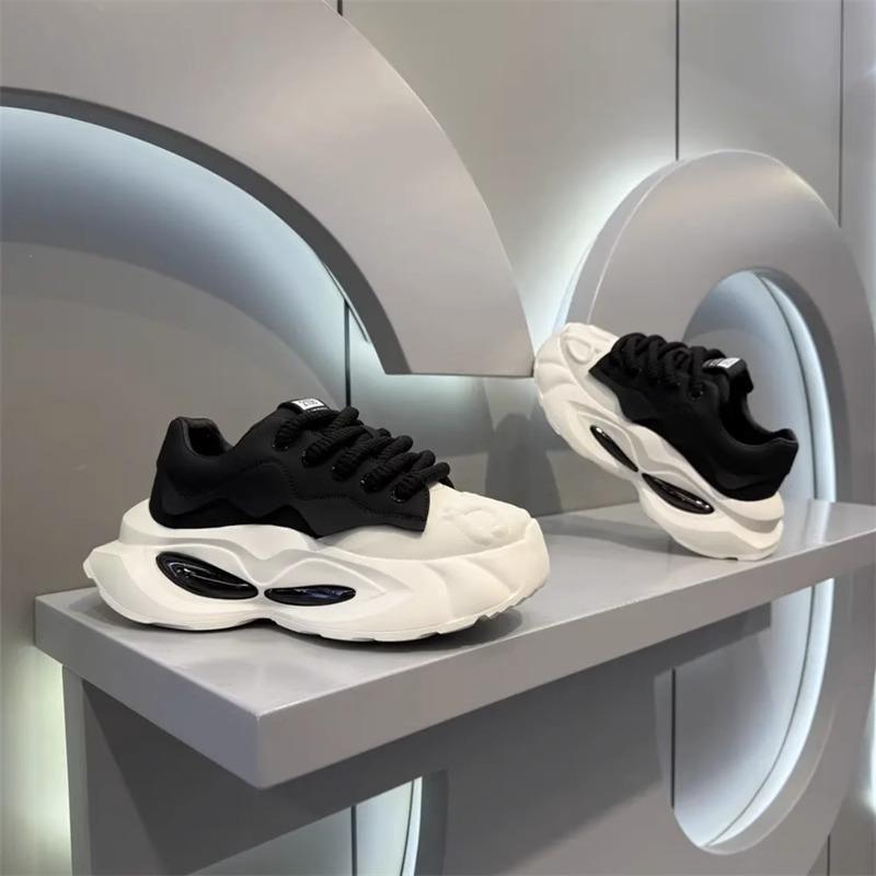 New Men's Classic Sneakers Trendy Versatile Fashion Casual Shoes Thick Soled Height Boosting Lightweight Running Shoes