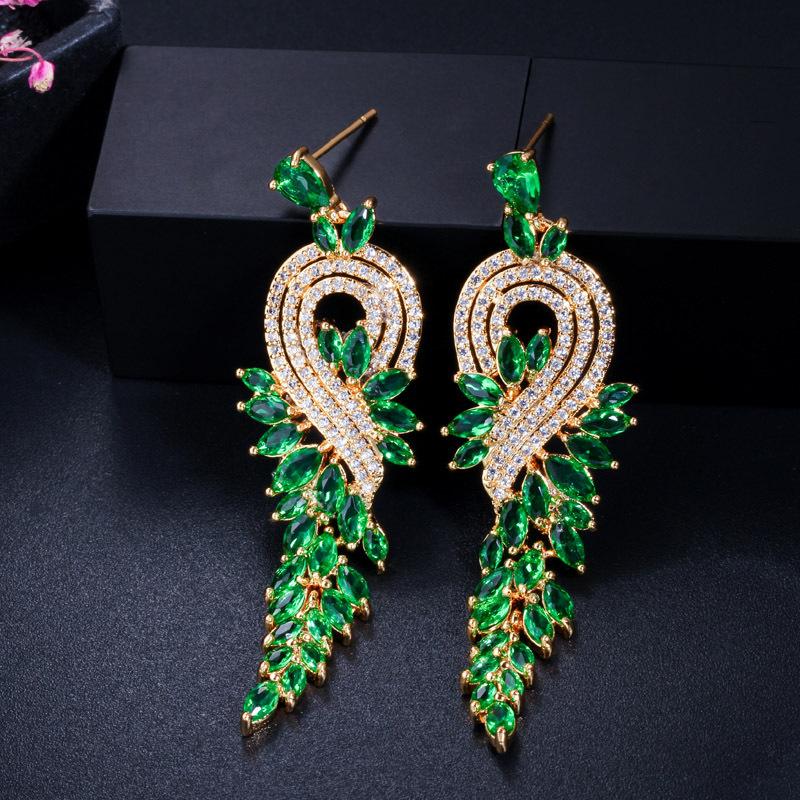 

Темпераментные длинные серьги с бахромой из 18-каратного золота, свадебные серьги-пусеты с микроцирконами зелёный