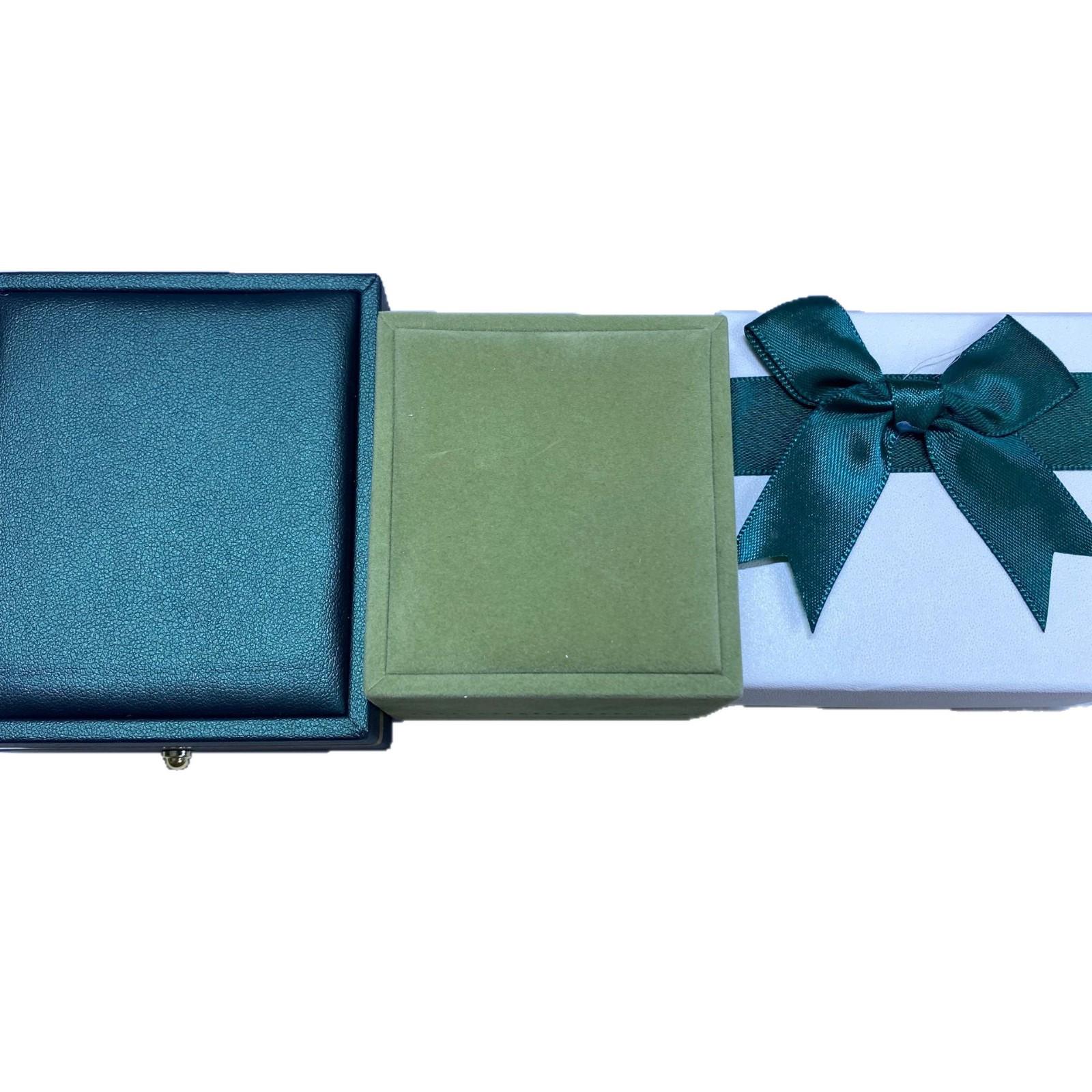 

Accessories are sold individually and need a gift box. Contact customer service for packaging options: pearl packaging, pendant box, jewelry box. 1