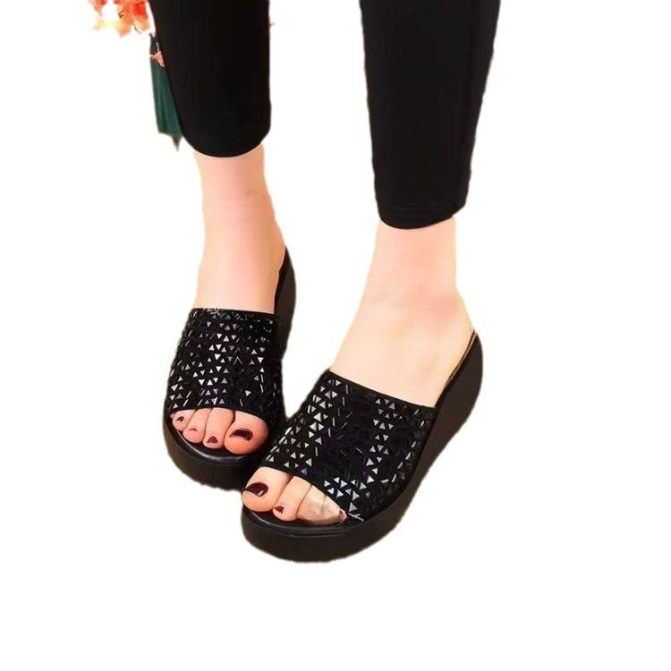 Slippers women's summer 2025 new fashion wear one-word drag versatile thick-bottomed muffin slope heel rhinestone Internet celebrity cool slippers