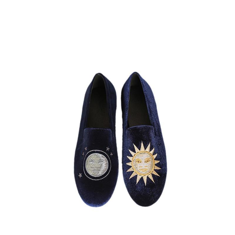 Retro French Exquisite Embroidery Casual Velvet Soft Sole Loafer Beanie Single Shoes Women