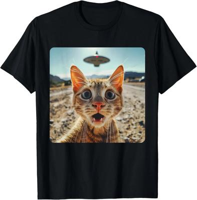 Incontro Extraterrestre_ Selfie con Gatto e UFO Aliene Maglietta Unisex Regalo